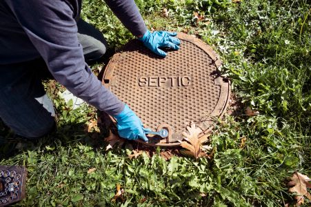 7 Early Signs Your Septic Tank Is Full (Before Sewage Backup Happens)